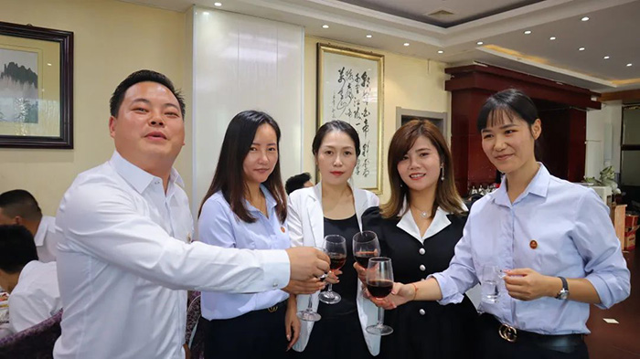 一起為中秋舉杯.jpg